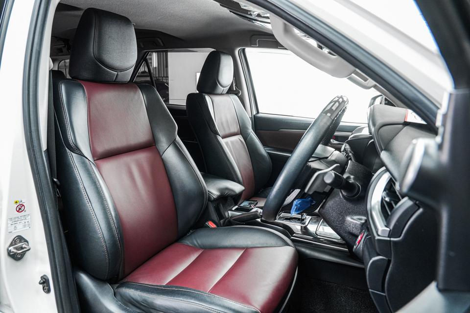 2016 Toyota Fortuner 2.8 TRD Sportivo 4WD SUV AT  สีขาว ไมล์ 140764 กม. 14