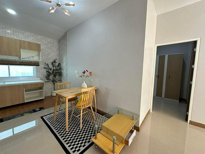 ขายบ้านเดี่ยวชั้นเดียวสร้างใหม่ พร้อมอยู่ ขนาด42ตรว เฟอร์นิเจอร์ครบ ใกล้ถนนมอเตอร์เวย์ชลบุรี-พัทยา บ้านบึง ชลบุรี. 5