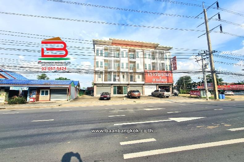 ที่ดิน พร้อมอาคารพาณิชย์ (หลังมุม) สามโคก-ปทุมธานี, ติดซอยวัดสะแก เนื้อที่ 43.9 ตารางวา ตำบลสามโคก อำเภอสามโคก จังหวัดปทุมธานี 12