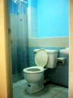 ขายหรือให้เช่าห้องสวยในลิพวิ่งเพลสคอนโด ปากซอยลาดพร้าว 140 ติดสถานีบางกะปิ พิเศษ ลดเหลือเพียงเดือนละ4,800บาทเท่านั้น 11