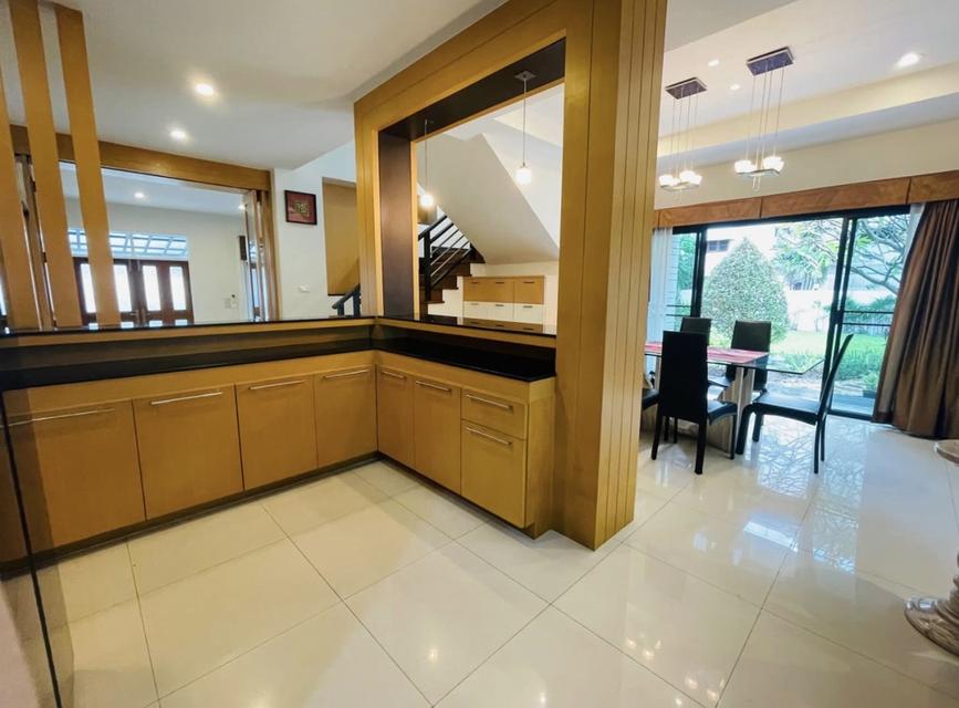 ให้เช่าบ้านเดี่ยว3ชั้นหลังใหญ่ซ.รัชดา32  มี4 ห้องนอน สวนกว้าง 5