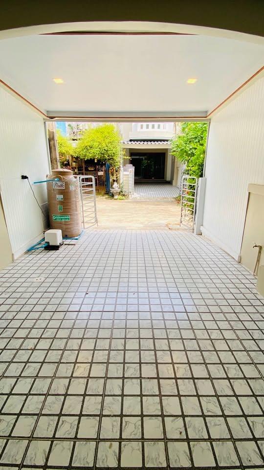 ✨ บ้านรีโนเวทใหม่ ฝ้าโปร่งโล่ง ทำเลดีติดถนน 345! 🏡 🔥 ขายทาวน์เฮ้าส์ 2 ชั้น มบ.ปาริชาติ  18 ตร.ว. 2 นอน 2 น้ำ ลดเหลือ 1.69 ล้าน ฟรีโอน กู้ 100% 💥 6