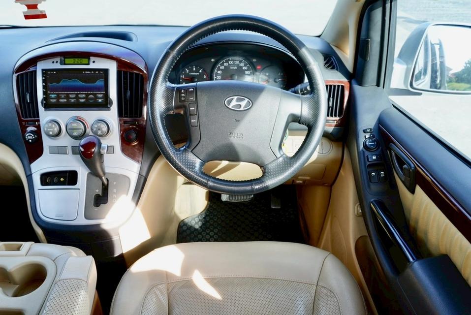 Hyundai Grand starex 2.5 Vip 7 ที่นั่งเครื่องยนต์: ดีเซล เกียร์: ออโต้  ปี : 2011 สี: เทา 12