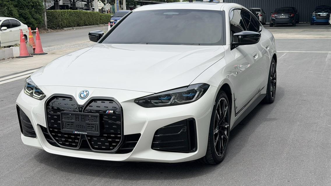 BMW i4 eDrive40 M-SPORT 2024 สีขาว รถสวยเหมือนใหม่ พิเศษสุดเปลี่ยนสัญญาได้ประมาณ 2 ล้าน