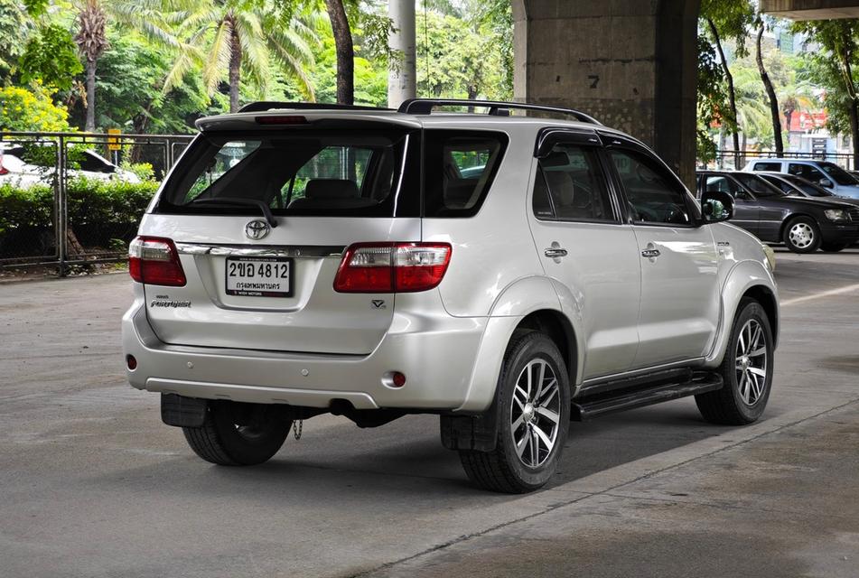 Toyota Fortuner 3.0 V Auto ปี 2010 4