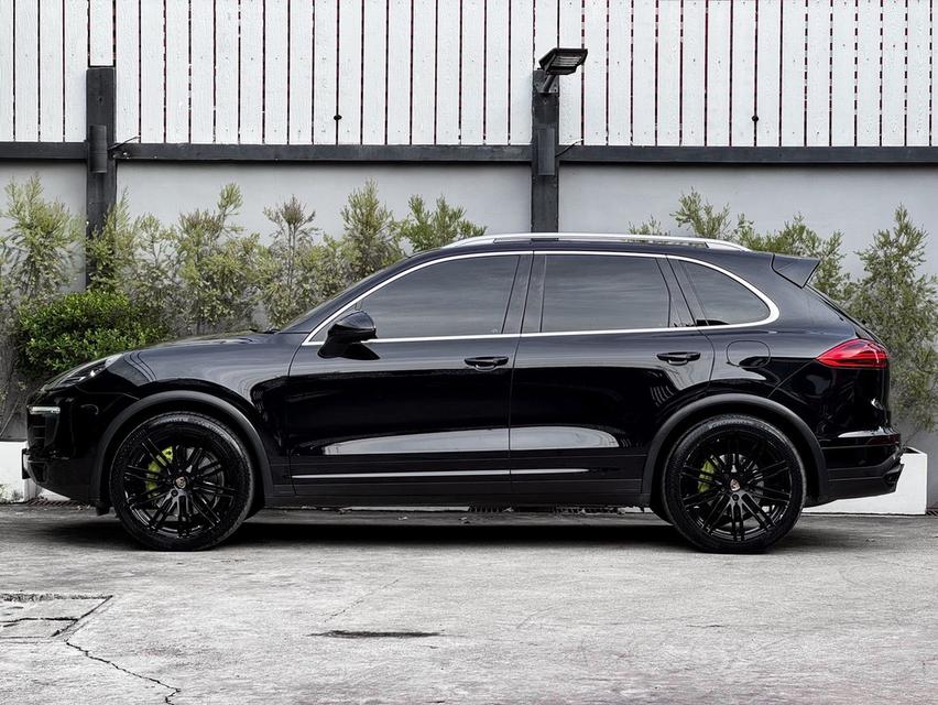 🌟ชุดแต่งจัดเต็ม🎉สภาพป้ายแดง✨ เซอร์วิสครบ✨พร้อมใช้งานยาวๆ ✨ 2016 Porsche Cayenne S E Hybrid✨ รูปย่อยที่ 2