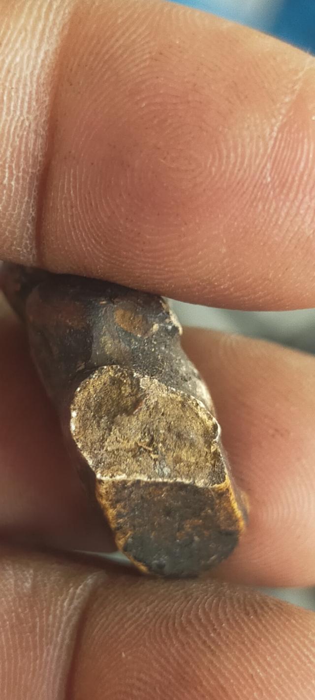 หลวงปู่เอี่ยม สพานสูง เข่าแตกมีตำหนิ