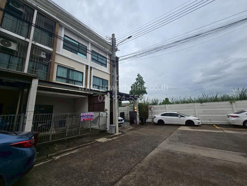 หมู่บ้านพาทิโอ วิภาวดี-สรงประภา ใกล้สนามบินดอนเมือง ถนนประชาอุทิศ แขวงสีกัน เขตดอนเมือง กรุงเทพมหานคร