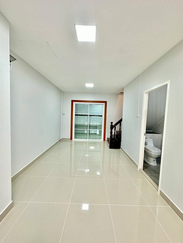 หมู่บ้านลภาวัน1      8