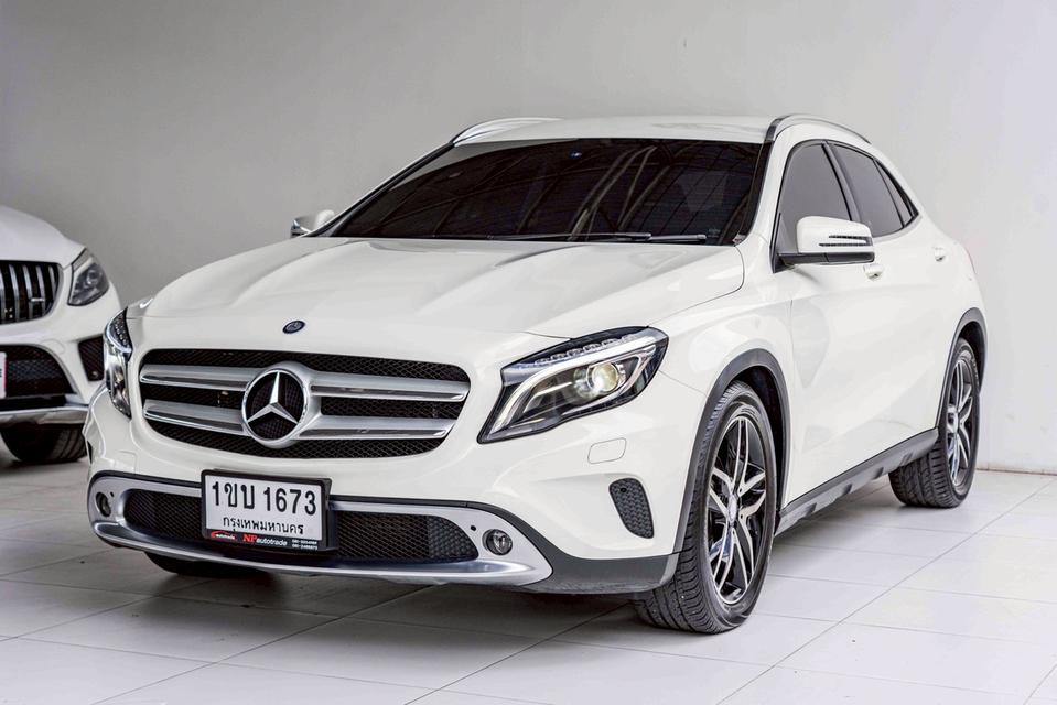 รหัสรถ NP1673 รุ่นรถ : BENZ GLA200ปีรถ : 2015 10
