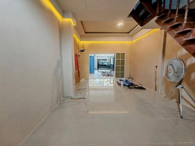 บ้านรีโนเวทสวยถูกดอนหัวฬ่อชลบุรี ขายทาวน์เฮ้าส์ 2 ชั้น สถานะกำลังรีโนเวท(ใกล้แล้วเสร็จแล้ว) ใกล้นิคมอมตะนครเฟส 3 4 5 ม.น 3