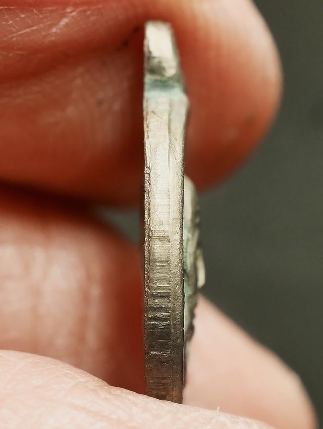 หรียญเม็ดแตง หลวงปูทวด หน้าผาก3เส้น หลัง ณแตก ปี 06...เก่า 8