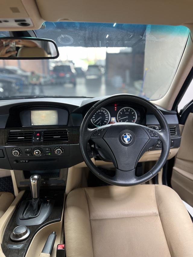 BMW 523i