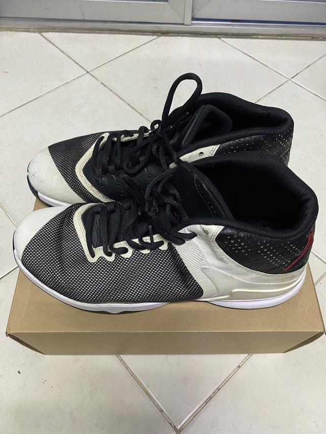 รองเท้ามือสองสภาพดี Nike and adidas รูปย่อยที่ 1