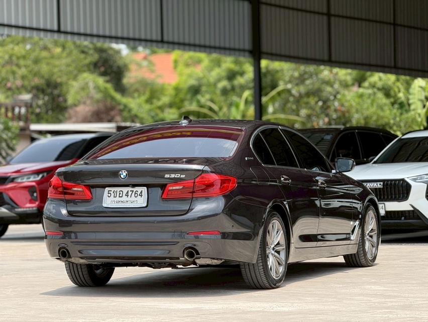 2019 BMW SERIES 5, 530e 2.0 ELITEโฉม G30 ปี17-24 สีเทา Plug-in Hybrid รูปที่ 4