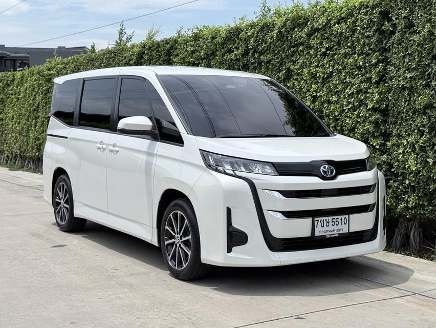 Toyota Noah Hybrid X ปี 2024 มือเดียว สภาพป้ายแดง วิ่งไปเพียง 46,xxx km. รูปย่อยที่ 1