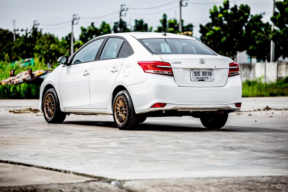 Toyota Vios 1.5E ปี 2017 สีขาว 8