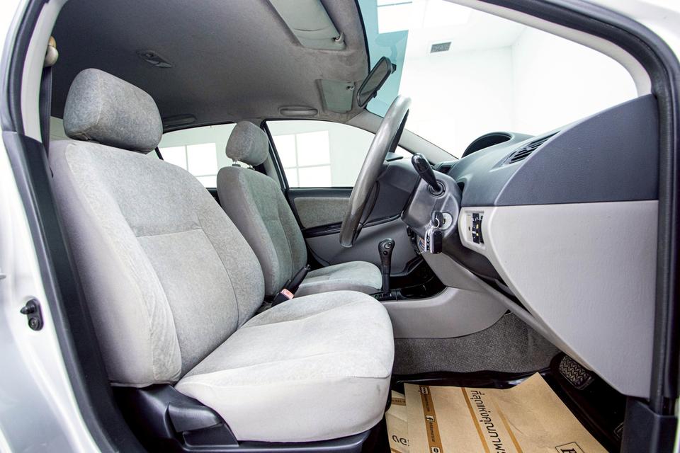 TOYOTA VIOS 1.5 E 2003 9