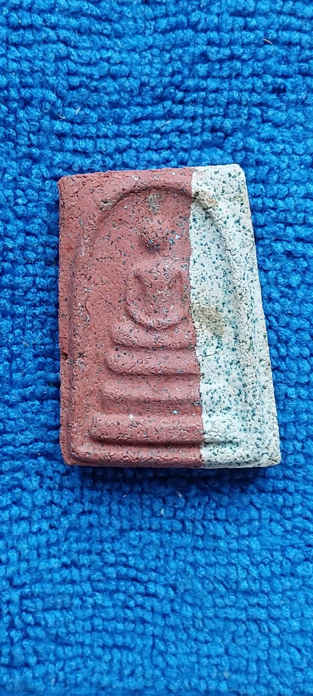 พระสมเด็จสองสีหลวงพ่อแดงวัดบันไดเขาอิฐ