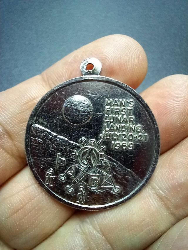 เหรียญที่ระลึก APOLLO 11 MAN'S FIRST LUNAR LANDING JULY 20-21 1969 รูปย่อยที่ 2