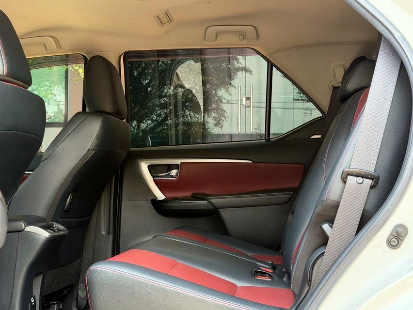 2018 TOYOTA FORTUNER TRD รถมือเดียวออกป้ายแดง รถวิ่งน้อยเพียง 120,000กม ประวัติศูนย์ครบ ไม่เคยมีอุบัติเหตุครับ รูปที่ 14