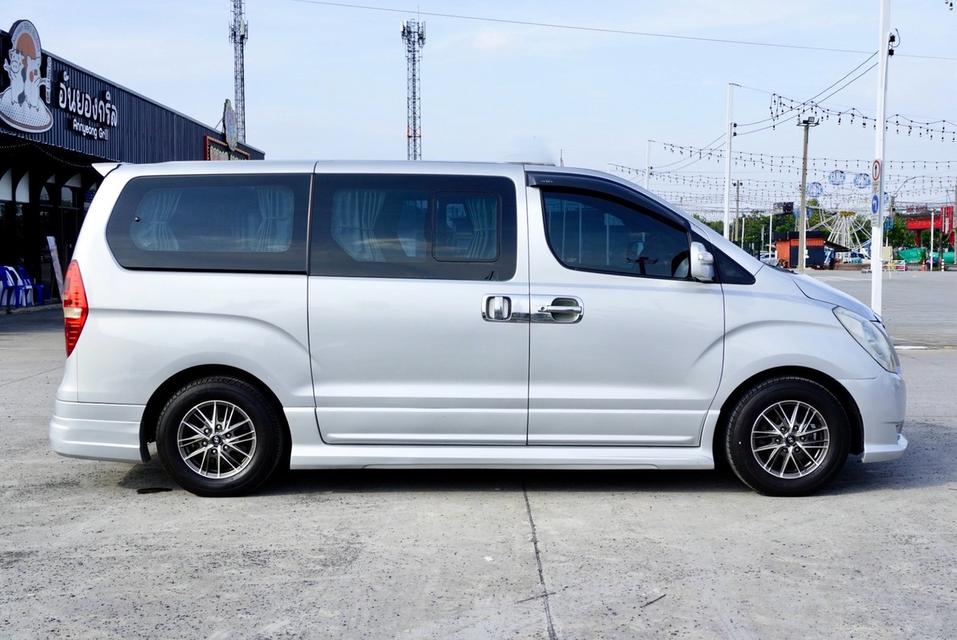 Hyundai Grand starex 2.5 Vip 7 ที่นั่งเครื่องยนต์: ดีเซล เกียร์: ออโต้  ปี : 2011 สี: เทา 4