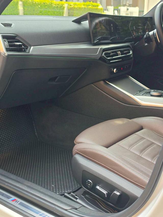 BMW 320d M sport lci ปี2024 แท้สวยจัดๆ รถมือเดียวป้ายแดง ประวัติครบๆ ไมล์เพียง 40,000 km เท่านั้น Bsi / Bri ถึง 06/2029 รูปที่ 17