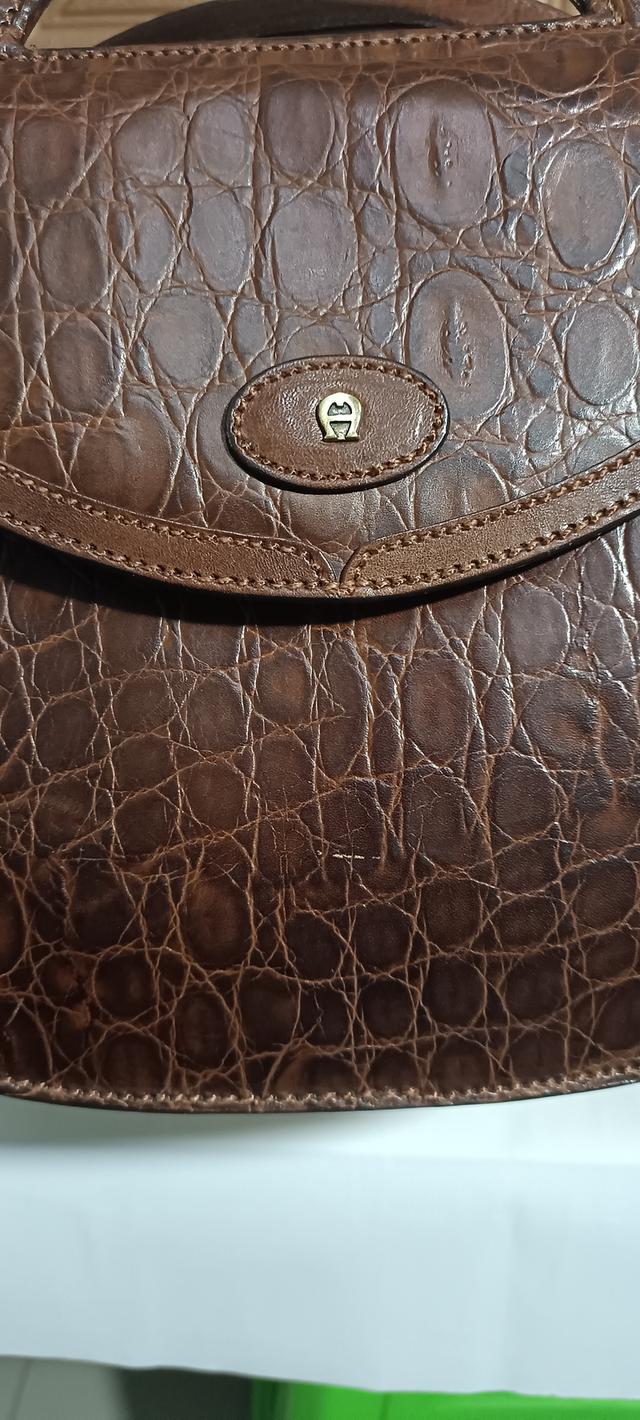 กระเป๋าลายหนังจระเข้ สีน้ำตาลเข้ม Vintage Etienne Aigner Bag. รูปที่ 13