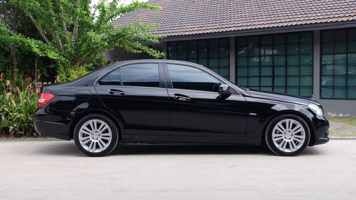รหัสรถ KN1968 BENZ C-CLASS C200 CGI 1.8 รุ่น W204 ปี 2012
