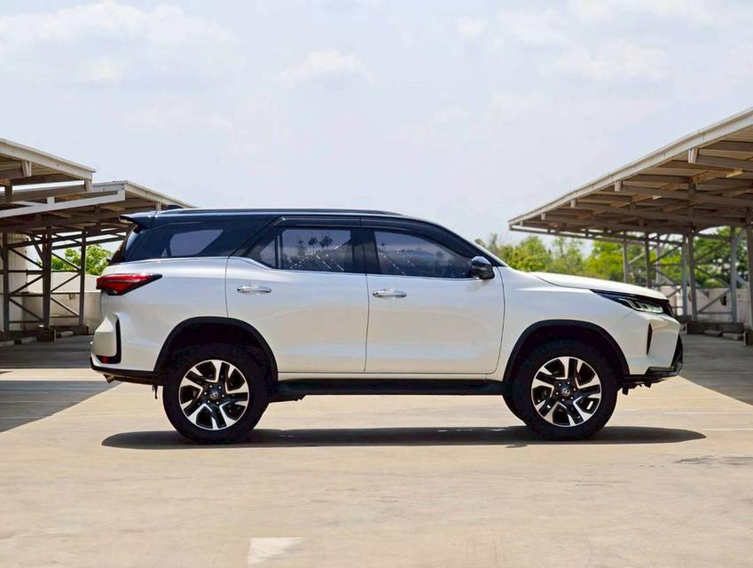 Toyota Fortuner Legender 2.4 2WD 2021 (black top) รถสวย ใช้น้อยมาก ดูแลดี ประวัติชัดเจน