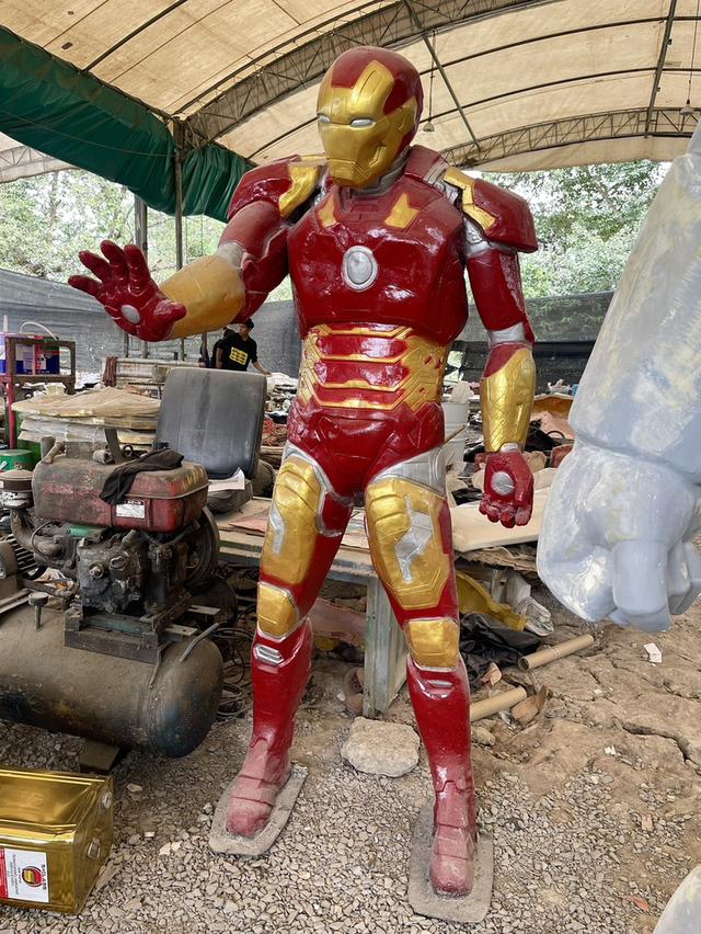 ไอร่อนแมน หุ่นโชว์ไอร่อนแมน ขนาดสูง2เมตร ฮีโร่จอมแกร่ง หุ่นไอ่ร่อนแมนไฟเบอร์กลาส