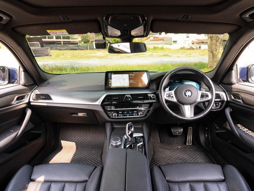 BMW 530e 2.0 M Sport LCI Plug-in Hybrid ปี 2022 เลขไมล์ 13,xxx km.  13
