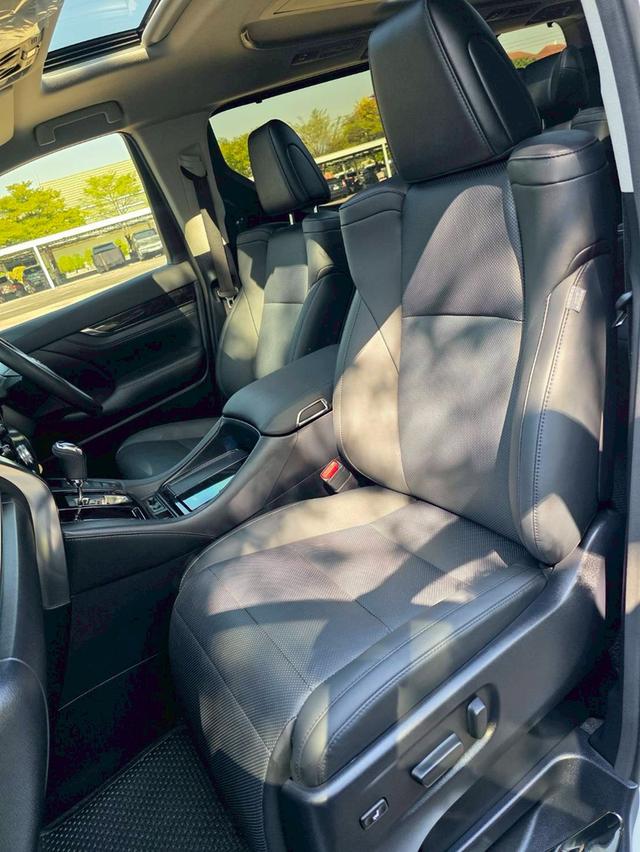 Toyota ALPHARD SC สีขาว ปี 2022 ไมล์ 30,000 กม.  9