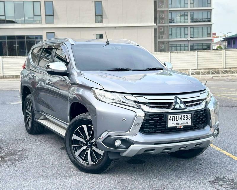 Mitsubishi Pajero Sport 2.4GT Premium Auto 4x4 สีเทา ปี 2015