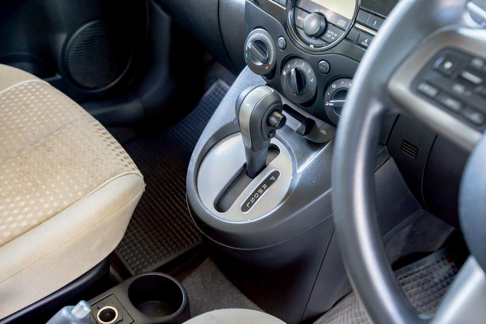 Mazda2 1.5 Spirit Sedan สีแดง ปี 2012 19