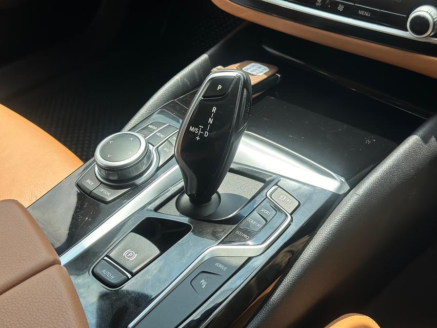 รหัสรถ PAT965 BMW 530e Elite (G30) สีดำ ปี2019 13