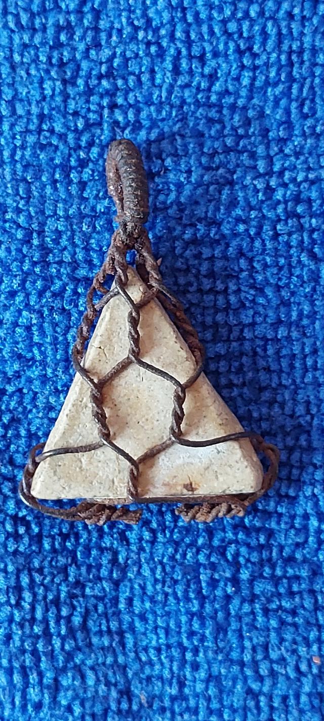 พระสมเด็จบางขุนพรหม พิมพ์สามเหลี่ยมหน้าหมอน กรุเจดีย์เล็ก รูปที่ 2