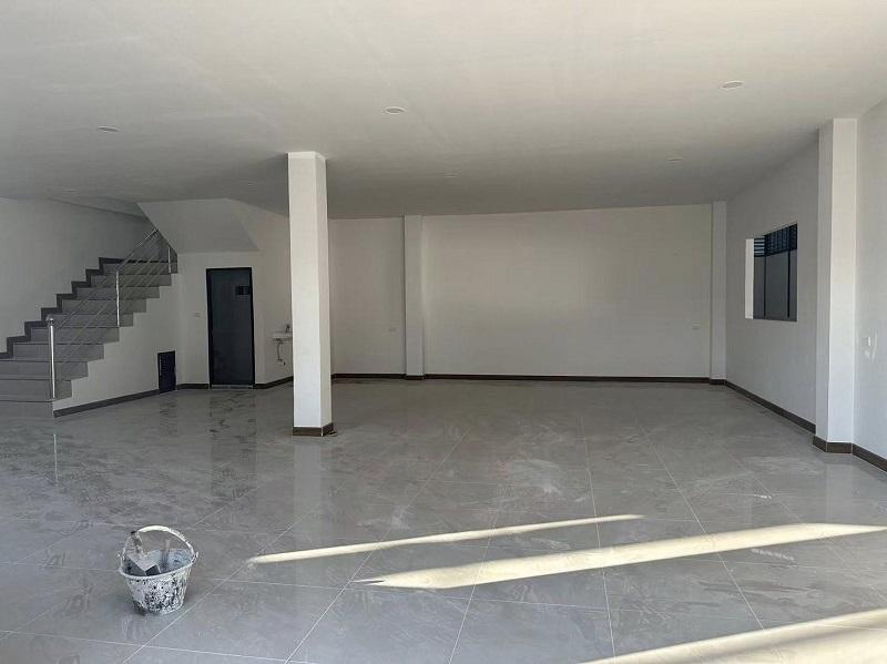 #ให้เช่าโกดังอําเภอกระทุ่มเเบน สมุทรสาคร ขนาด 2000 ตรม ขนาดโกดัง 1500 ตารางเมตร มีออฟฟิศ 2 ชั้น 10x9 4