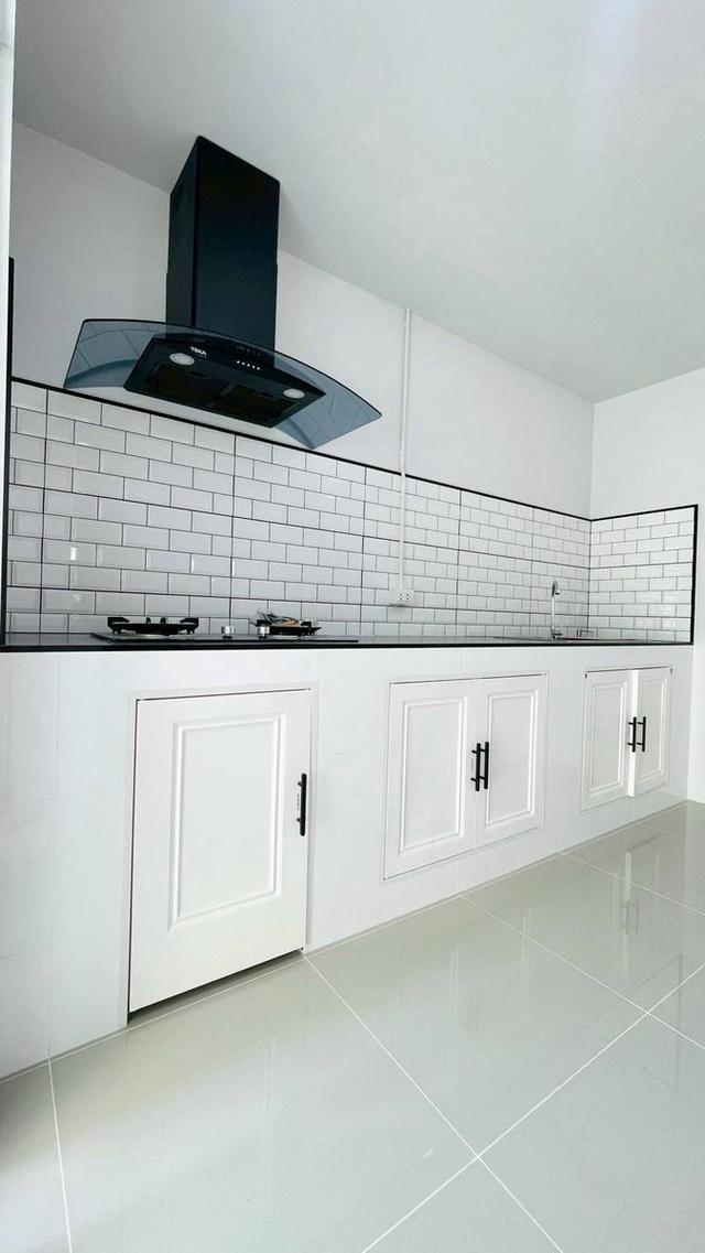 หมู่บ้านบุศรินทร์ ถนนบ้านกล้วย-ไทรน้อยทาวน์เฮาส์ 2  ชั้น ฟังก์ชันครบ ในโครงการ L&H ทำเลซอยบ้านกล้วย ใกล้รถไฟฟ้า 9