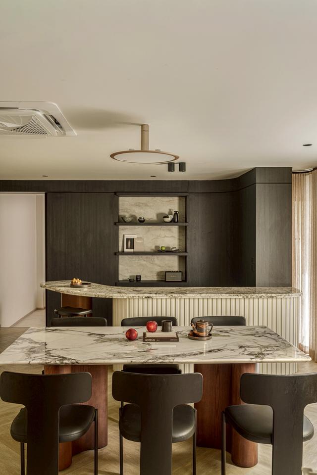 🏝️ ให้เช่า Pool Villa สองชั้น 🏡 5 ห้องนอน 🛏️ 4 ห้องน้ำ 🚿 พร้อมสระว่ายน้ำส่วนตัว 🏊‍♂️ ค่าเช่า 130,000 บาท/เดือน 💰 2