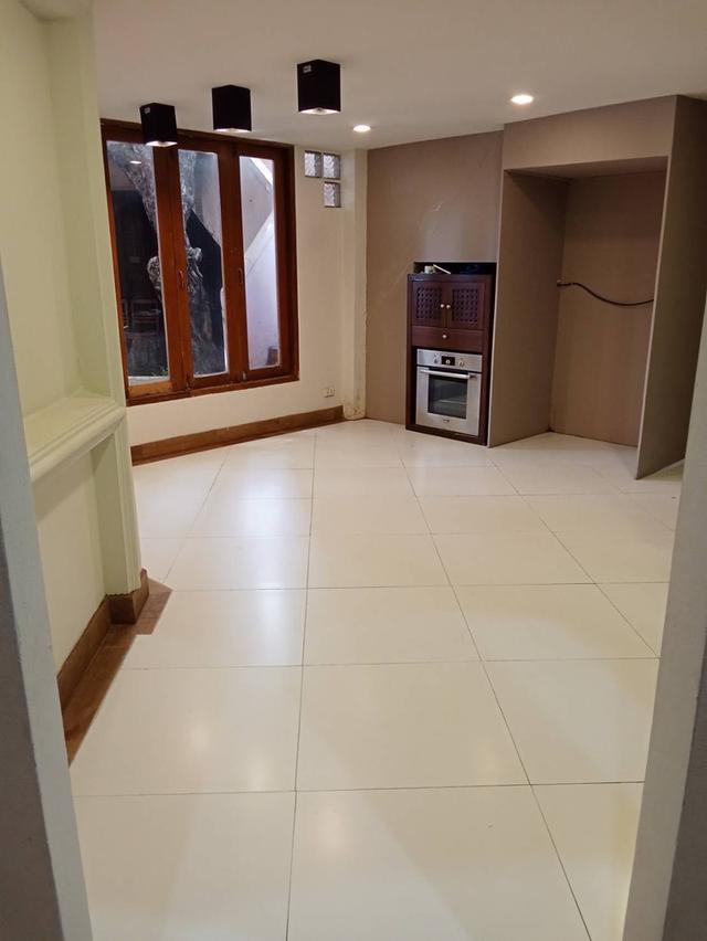 🏡🏢 ให้เช่าด่วน! โฮมออฟฟิศ/บ้านเดี่ยว 2 ชั้น โชคชัย 4 พื้นที่ใช้สอย 500 ตร.ม. รีโนเวทใหม่! 4+1 ห้องนอน จอดรถได้ 3-8 คัน 🚗 45,000 บาท/เดือน 8