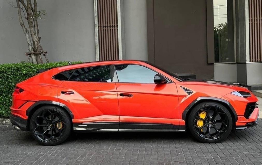 Lamborghini Urus 2023 สีส้ม 2