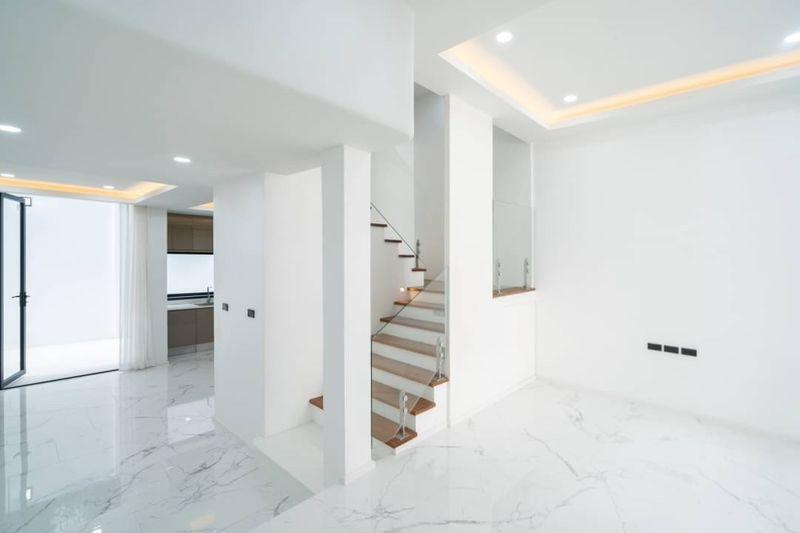🔥ขาย Townhome 3 ชั้น 25 ตรว ซอยสุขุมวิท 15 ทำเลดี เพียง 1 นาทีถึง โรงเรียนนานาชาติ NIST และ 5 นาที ถึง BTS อโศก 4