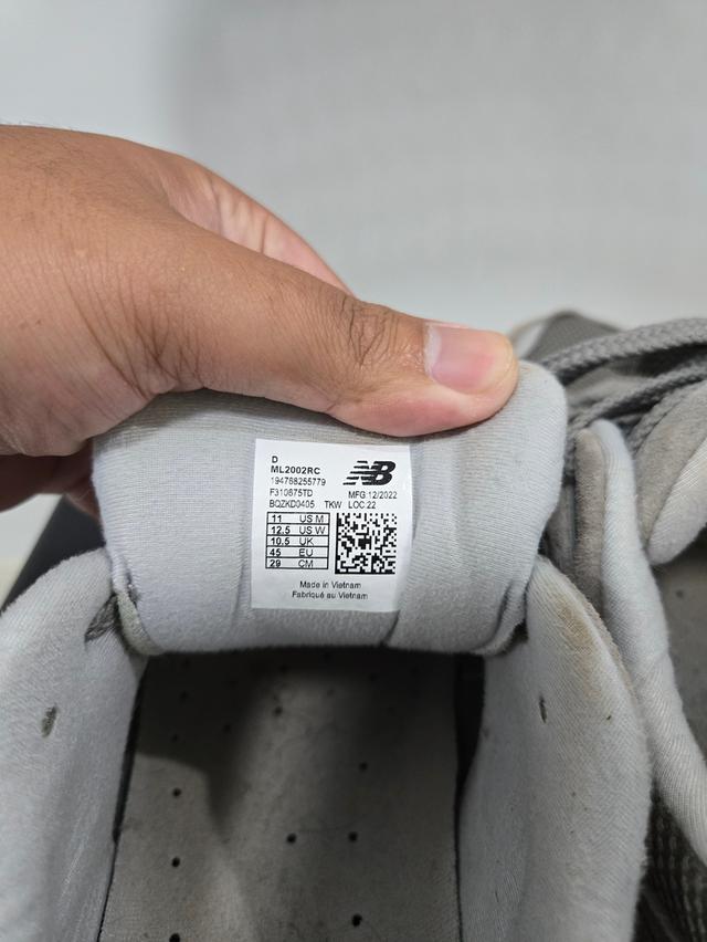 รองเท้า new balance 2002r