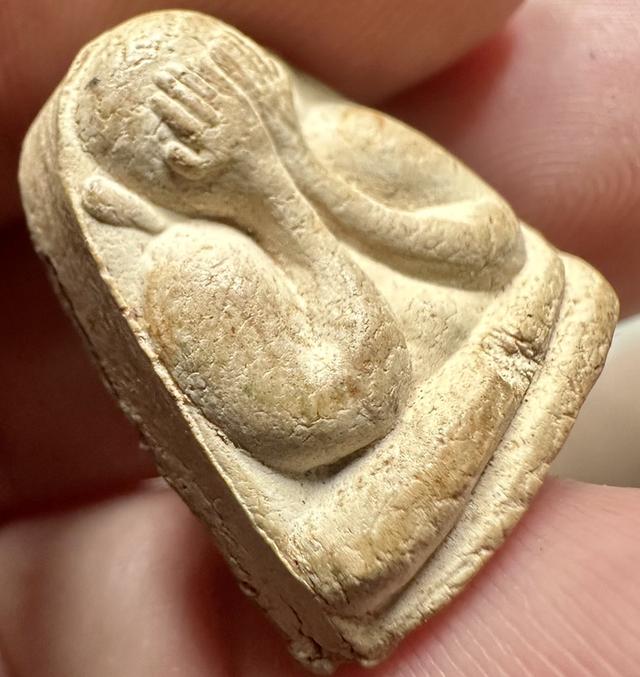 พระปิดตาพิมพ์หลังพระสังกัจจายน์ หลวงปู่เฮี้ยง วัดอรัญญิกาวาส(วัดป่า) ปี 2505 2