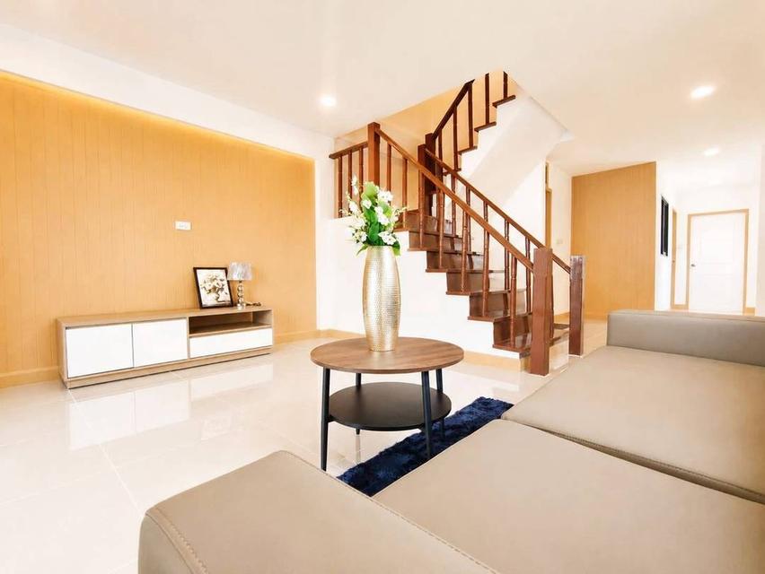 หมู่บ้านลภาวัน5 ท่าอิฐ-ไทรม้า ทาวน์เฮาส์ 2 ชั้น หลังมุม ตกแต่งใหม่พร้อมอยู่ มีระเบียงด้านหน้า 4