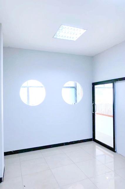 ซอยฉลองกรุง 25-35 PTT ให้เช่าอาคารพาณิชย์ 4ชั้น 23 ตร.วา 370 ตร.ม. ติดถนนใหญ่ ลาดกระบัง ตลาดจตุจักรคุ้มเกล้า 2.3 กม. ตลา 4