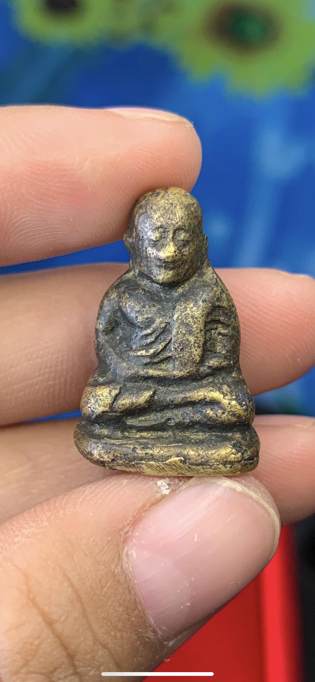 รูปหล่อหลวงพ่อเงิน ไม่รู้พิมเนื้อเหลืองอมเขียว