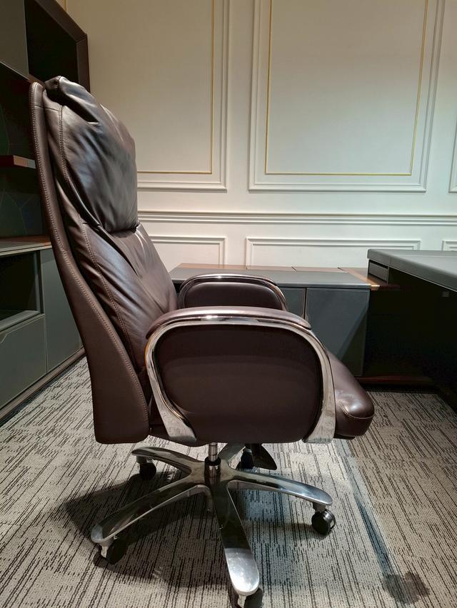 เก้าอี้หนังพนักพิงสูง รูปที่ 1