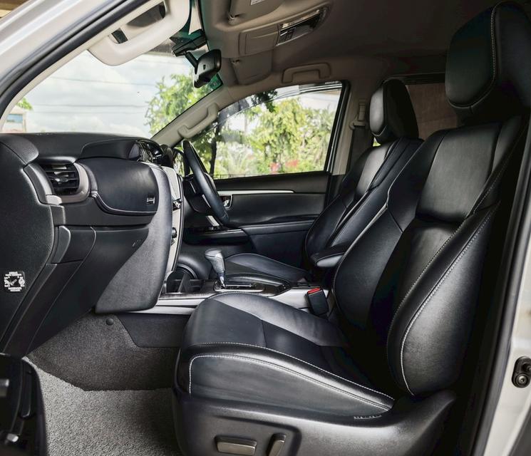 Toyota Fortuner 2.4 V ปี 2021 / 2023  6